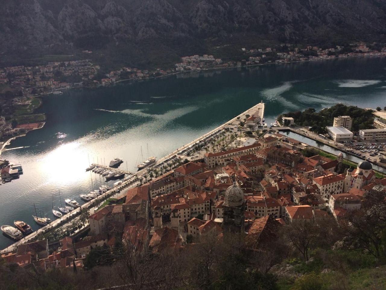 Chic & Stylish With Seaview-Terrace - Kotor Indah Apartment Екстериор снимка