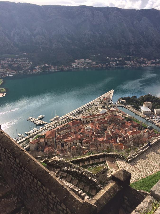 Chic & Stylish With Seaview-Terrace - Kotor Indah Apartment Екстериор снимка
