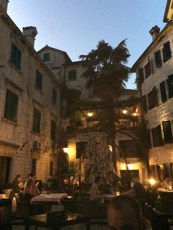 Chic & Stylish With Seaview-Terrace - Kotor Indah Apartment Екстериор снимка