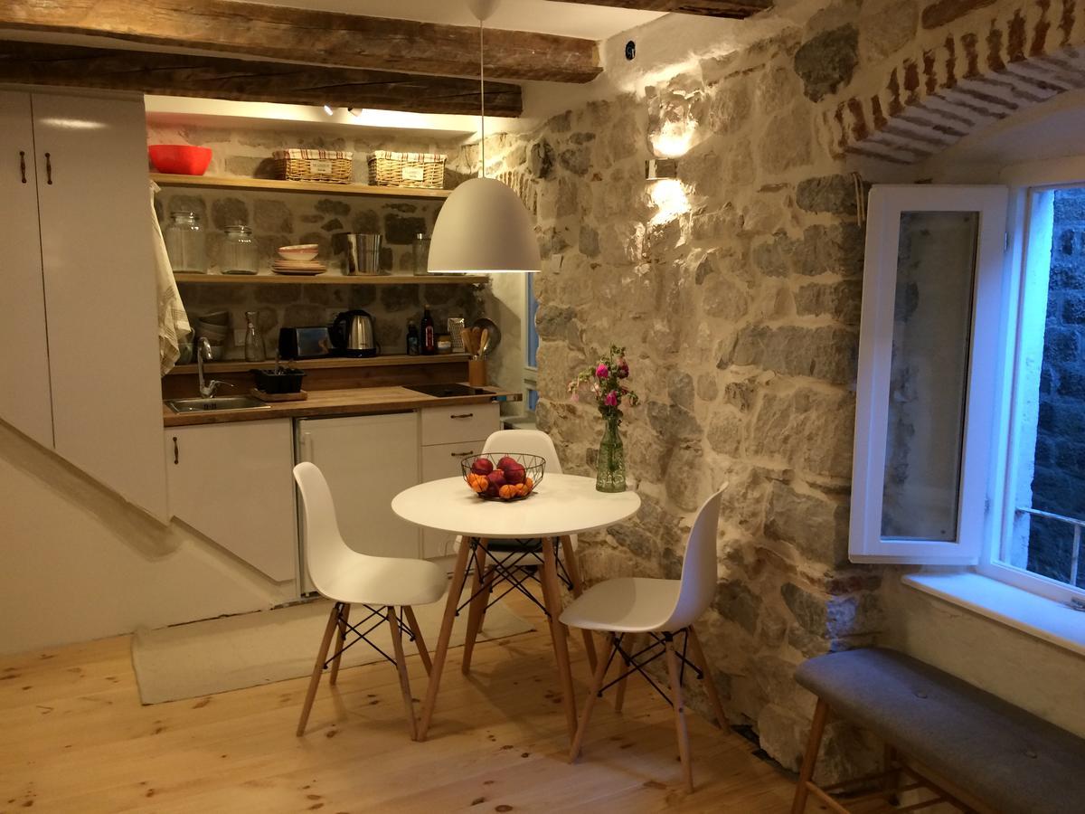 Chic & Stylish With Seaview-Terrace - Kotor Indah Apartment Екстериор снимка