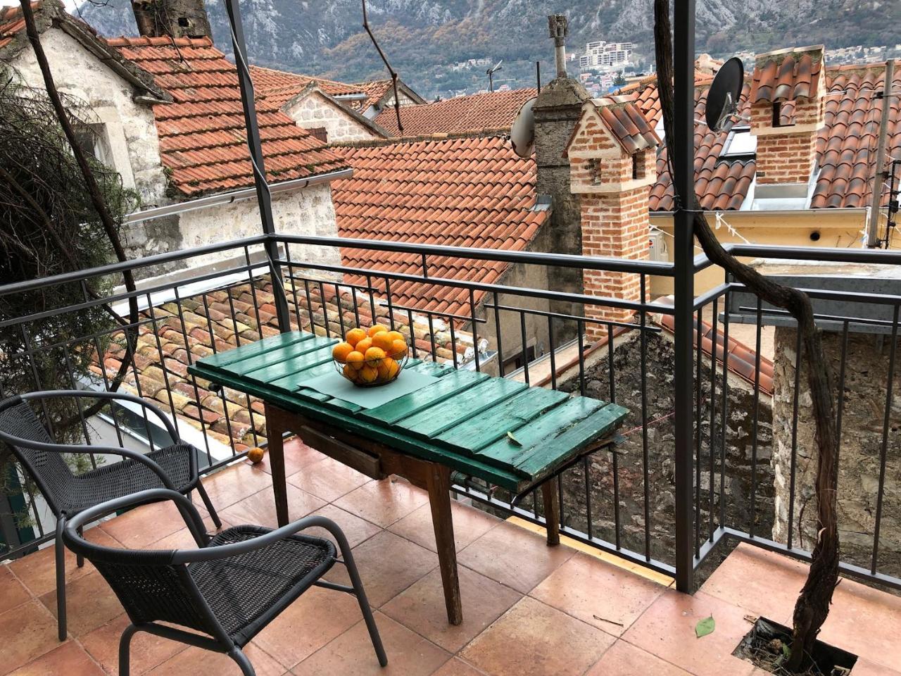 Chic & Stylish With Seaview-Terrace - Kotor Indah Apartment Екстериор снимка